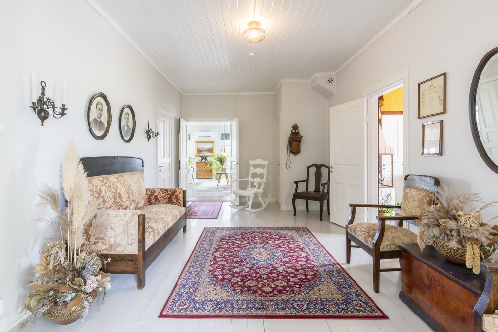 JUHLTATILA SAARISTOSSA.